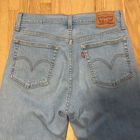 Levi's Wedgie Straight Raw Hem Distressed Light Wash High Rise Women's Jeans - Picture 9 of 10